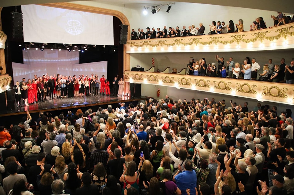 A sala llena, el Teatro Municipal Roma celebró sus 120 años