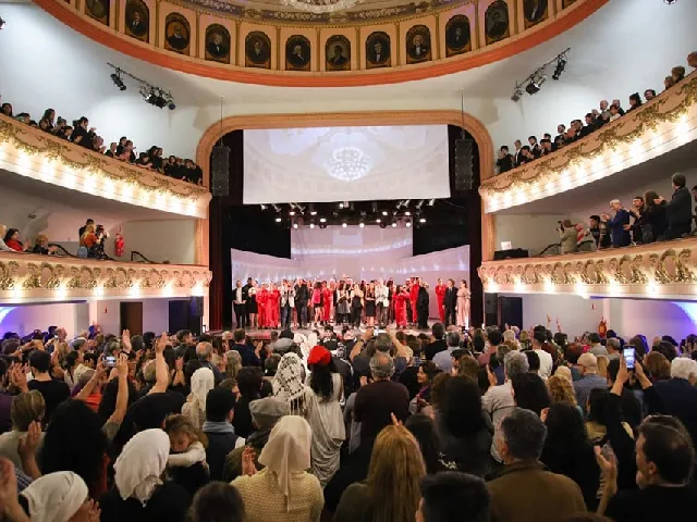 A sala llena, el Teatro Municipal Roma celebró sus 120 años