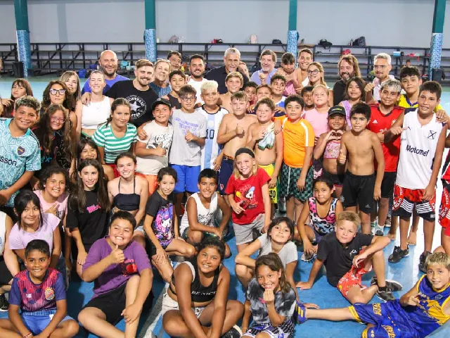 Ferraresi y Sileoni visitaron la colonia municipal en el Polideportivo Maradona